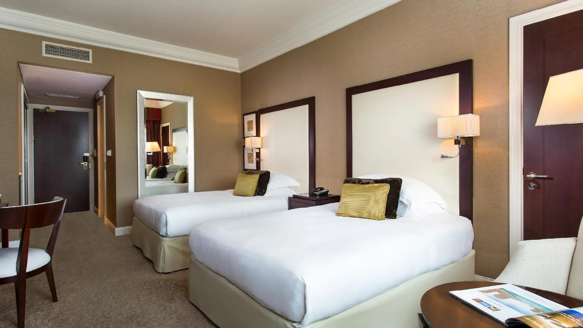 Moevenpick Grand Al Bustan Otel Dubai